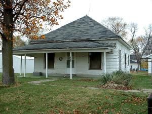 211 W 3rd St, Burlington Jct, MO 64428