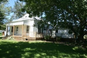 115 Mcfarland St, Barnard, MO 64423