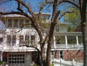 222 W 2nd St, Maryville, MO 64468