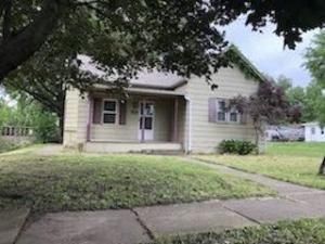424 S 4th St, Maitland, MO 64466