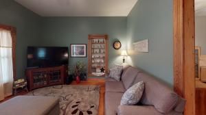 726 W 1st St, Maryville, MO 64468