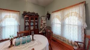 726 W 1st St, Maryville, MO 64468