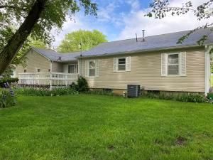 304 S 5th St, Hopkins, MO 64461