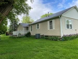 304 S 5th St, Hopkins, MO 64461