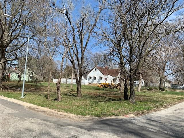 1328 E 73rd St, Kansas City, MO 64131