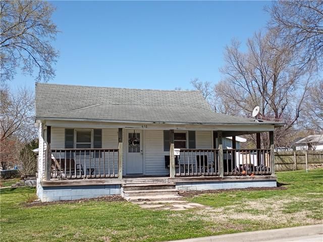 410 E Osage St, Paola, KS 66071