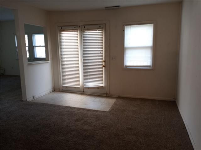 410 E Osage St, Paola, KS 66071