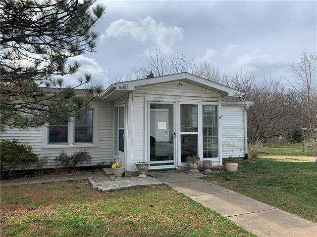37411 E Faulkenberry Rd, Lone Jack, MO 64070