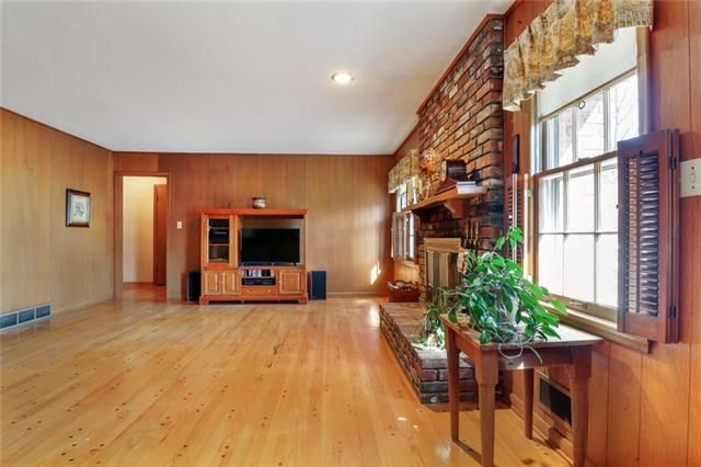 3901 E 104th St, Kansas City, MO 64137