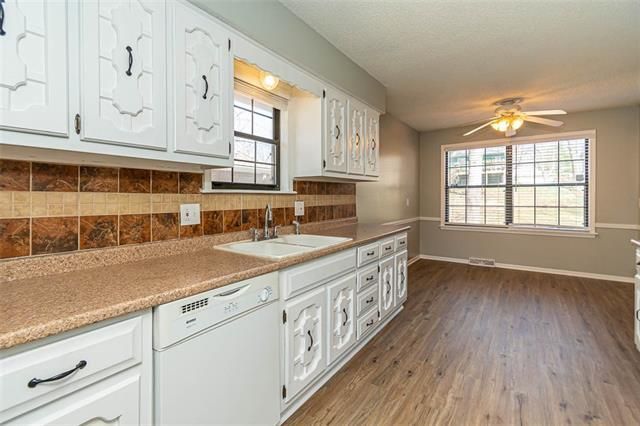 9326 E 83rd St, Raytown, MO 64138