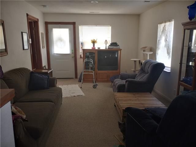 302 E Shawnee St, Paola, KS 66071
