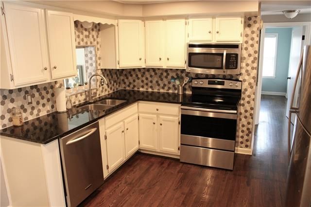 7800 W 66th St, Overland Park, KS 66202
