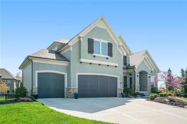 9743 Hastings St, Lenexa, KS 66227