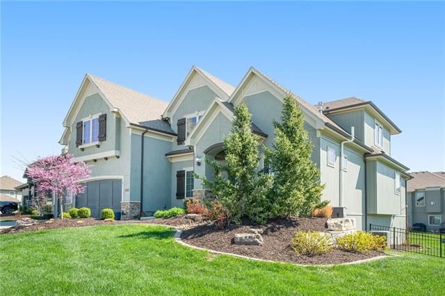 9743 Hastings St, Lenexa, KS 66227