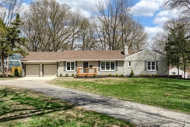 8545 Metcalf Ave, Overland Park, KS 66212