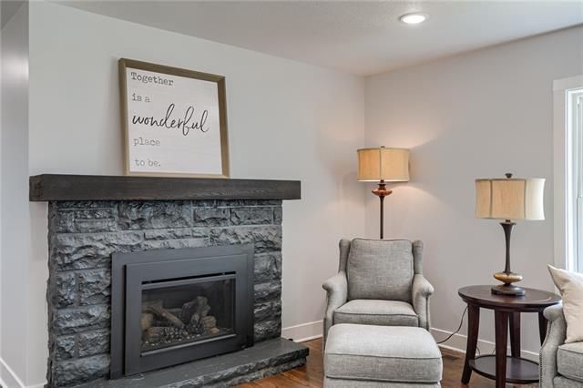 8545 Metcalf Ave, Overland Park, KS 66212