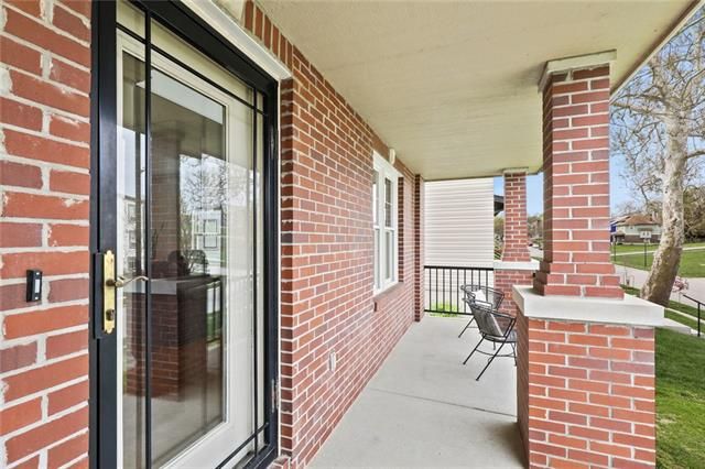 2441 Tracy Ave, Kansas City, MO 64108