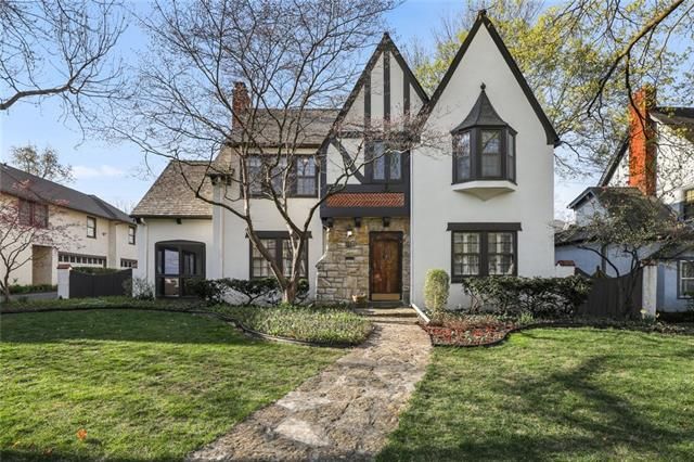1215 W 61st Ter, Kansas City, MO 64113