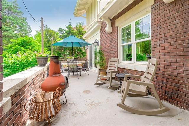 5700 Central St, Kansas City, MO 64113