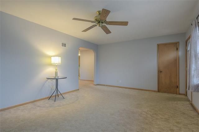 11204 E 49th St, Kansas City, MO 64133
