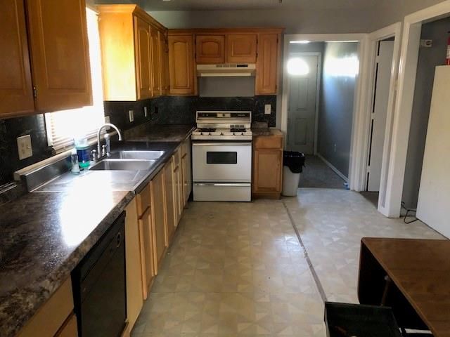 2608 E 79th St, Kansas City, MO 64132