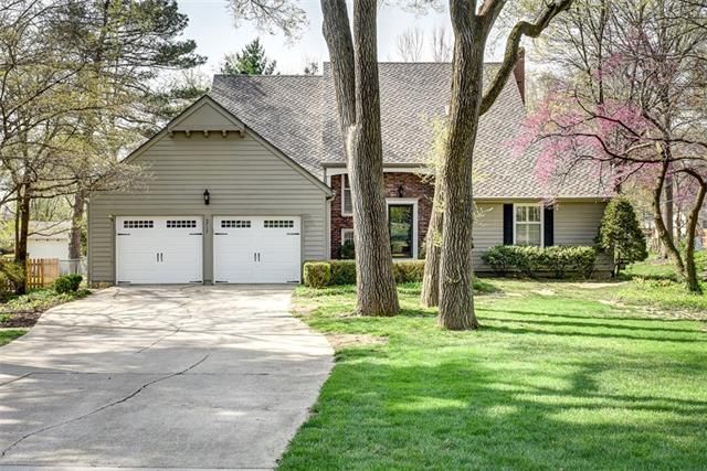 5717 W 69th St, Overland Park, KS 66204