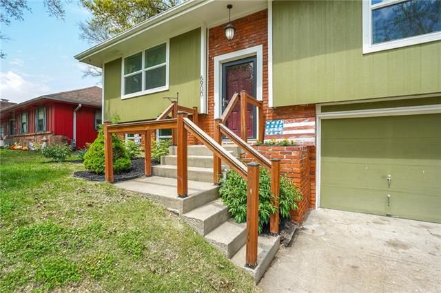 6900 79th Ter, Kansas City, MO 64152