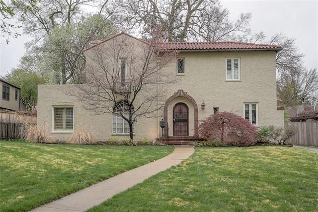 1203 Huntington Rd, Kansas City, MO 64113