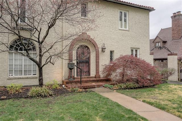 1203 Huntington Rd, Kansas City, MO 64113