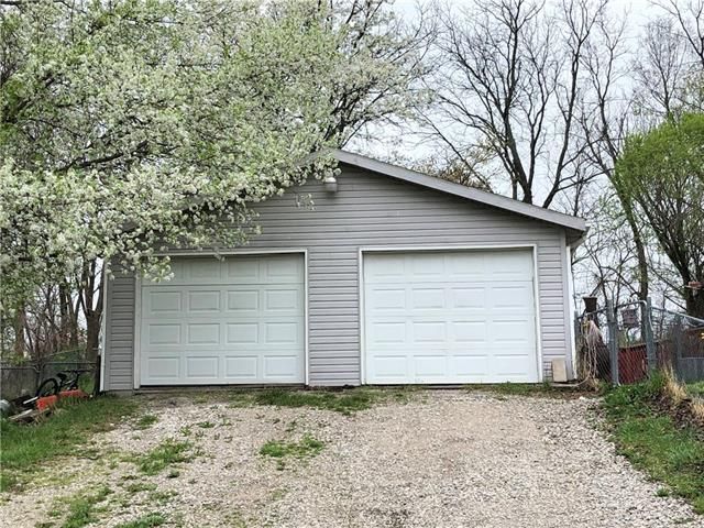 2793 Mick Ln, Bates City, MO 64011