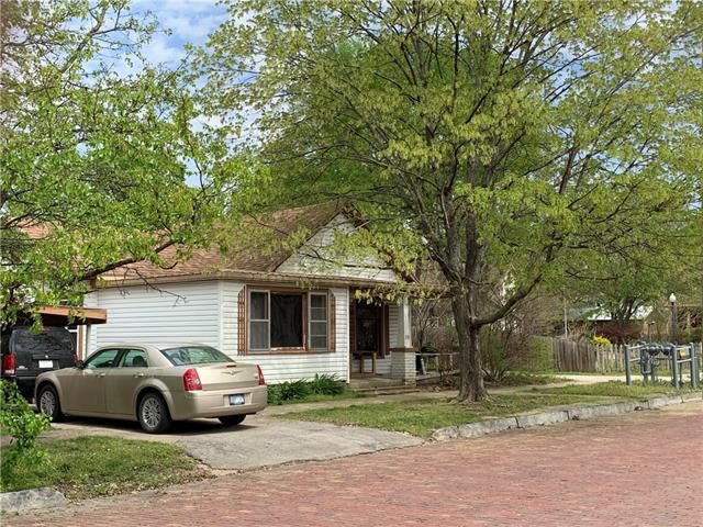 319 W 2nd St, Fort Scott, KS 66701