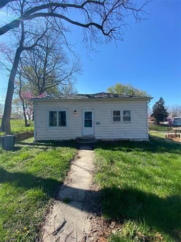 3226 Jackson St, St Joseph, MO 64507
