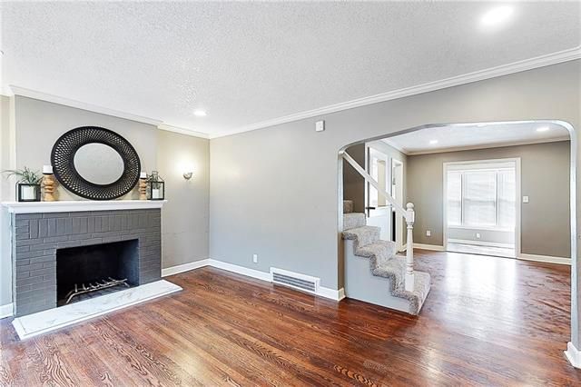 905 E 77th St, Kansas City, MO 64131