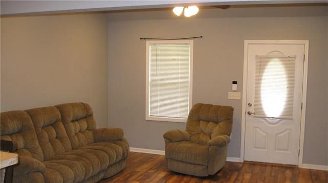 1038 S Locust St, Ottawa, KS 66067