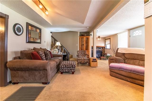 5829 NE 60th St, Kansas City, MO 64119