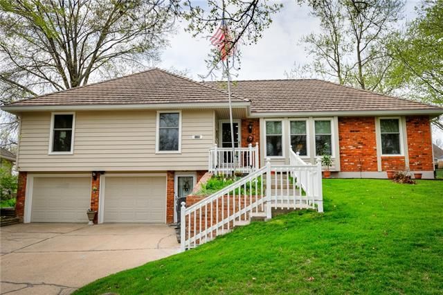 1105 NE 97th St, Kansas City, MO 64155