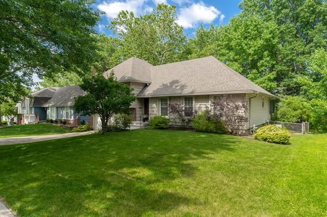 9725 Melrose Dr, Overland Park, KS 66214