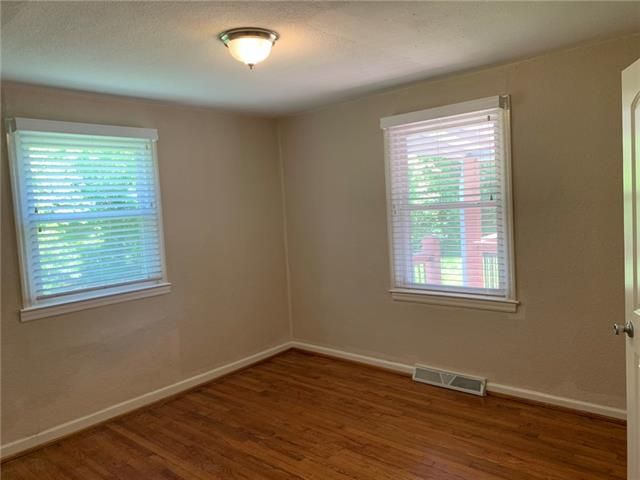 8700 E 61st St, Kansas City, MO 64129