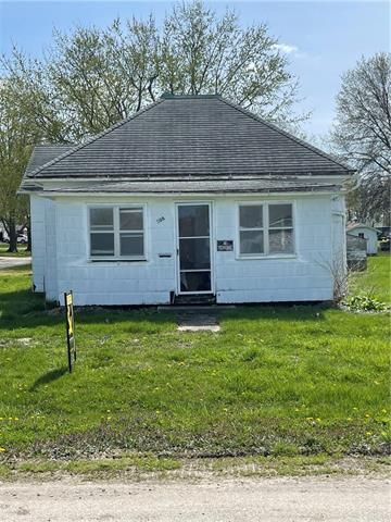 308 E School St, Hamilton, MO 64644