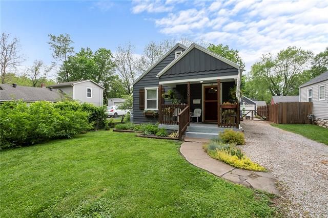 7730 Main St, Kansas City, MO 64114