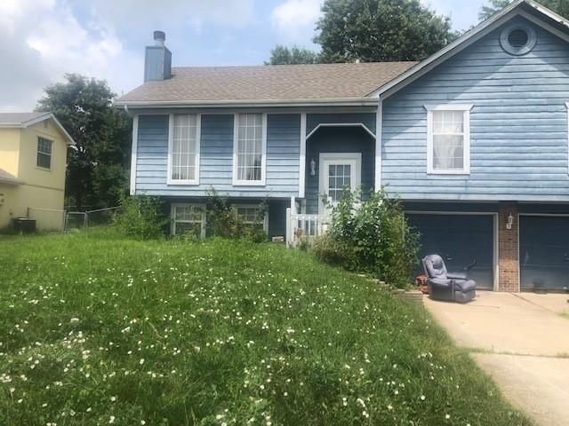 608 Willow Brook Dr, Raymore, MO 64083