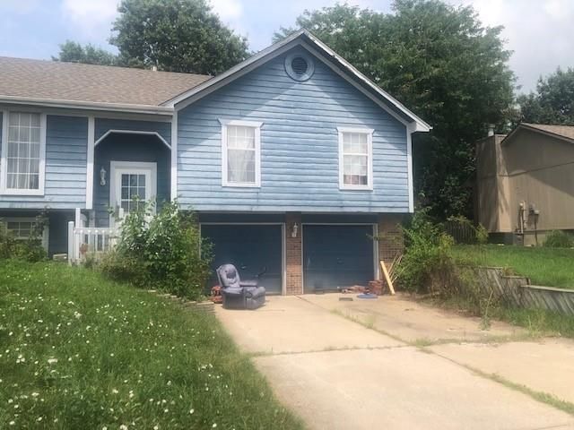 608 Willow Brook Dr, Raymore, MO 64083