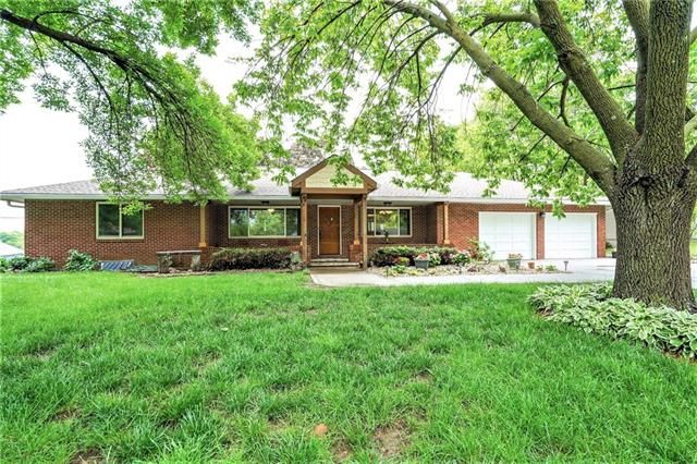 540 Ridgeway Dr, Liberty, MO 64068