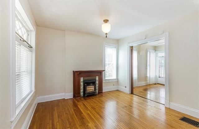 4018 Oak St, Kansas City, MO 64111