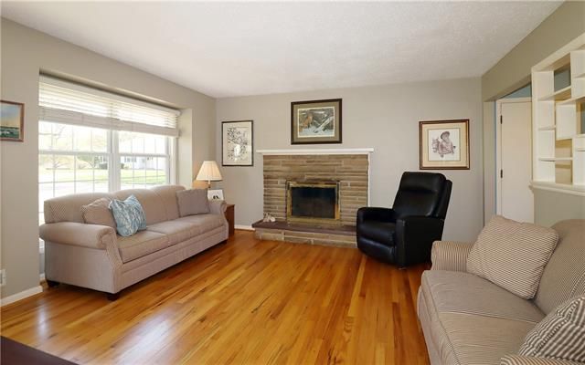 9700 Grandview St, Overland Park, KS 66212