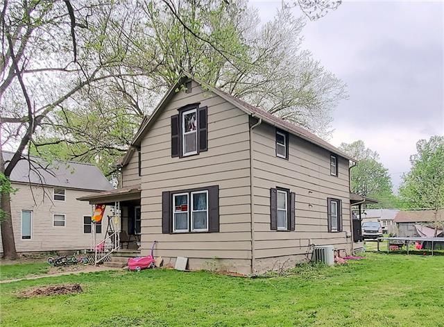 320 W 3rd Ave, Garnett, KS 66032