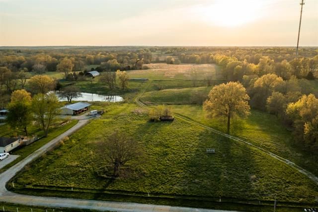 E 239th St, Harrisonville, MO 64701