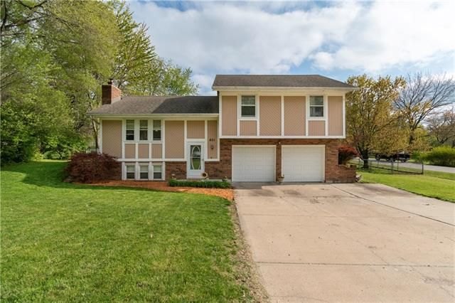 801 NE 112th Ter, Kansas City, MO 64155