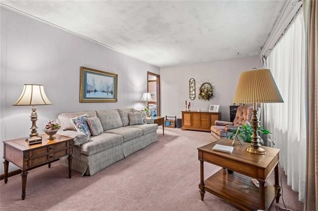 8713 Booth Ave, Kansas City, MO 64138