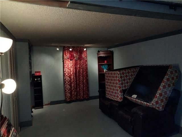 507 Vernon St, Buckner, MO 64016